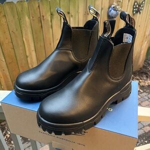 Blundstone Women Lug Boots NEW in box size 8 Black